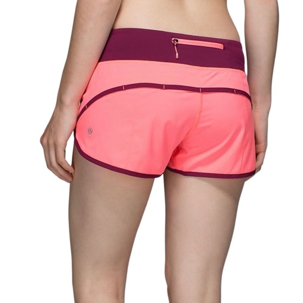 Lululemon Run: Speed Short *4-way Stretch
Flash Light / Dashing Purple